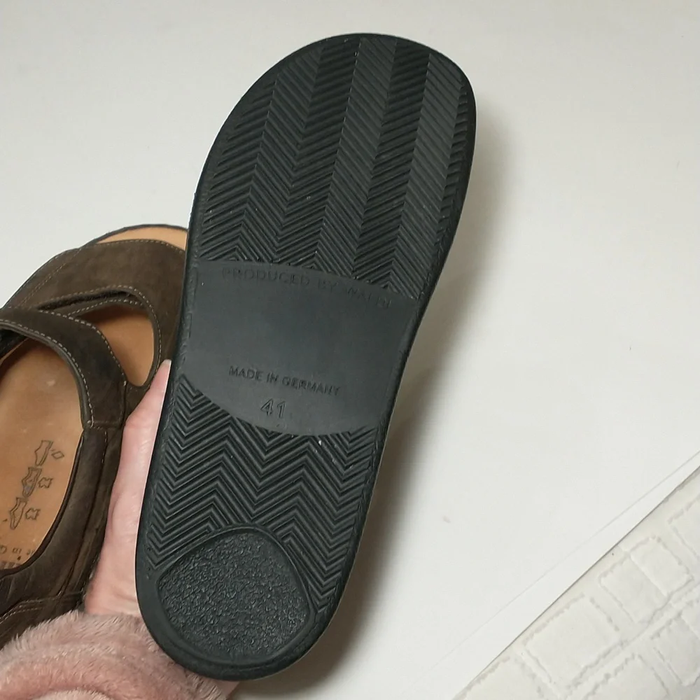 LIKE NEW Finn Comfort Men’s Prevention Line Nubuck Sandal, Euro‎ 41, US 8, Brown